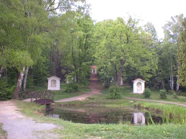 jez�rko s lekn�ny a kapli�ky na Skalce