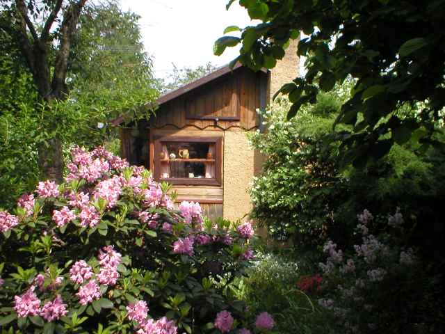 mal� dome�ek p�kn� ve slunci