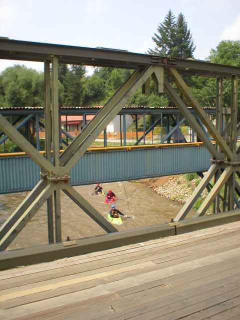 n�hradn� most a l�vka pro p�� v T�ovic�ch