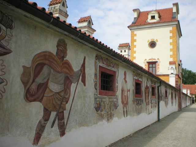 fresky na zdech zmku Kratochvle