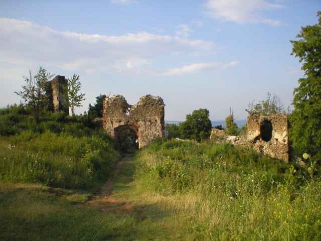 �ari�sk� hrad, pohled zp�t ke br�n�