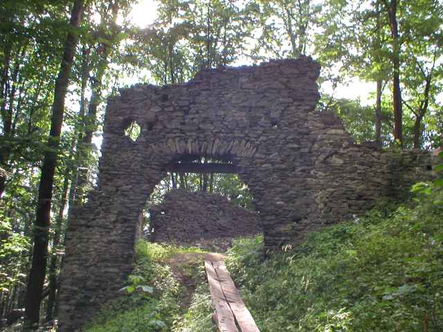 Nov� hrad u Hanu�ovic, br�na