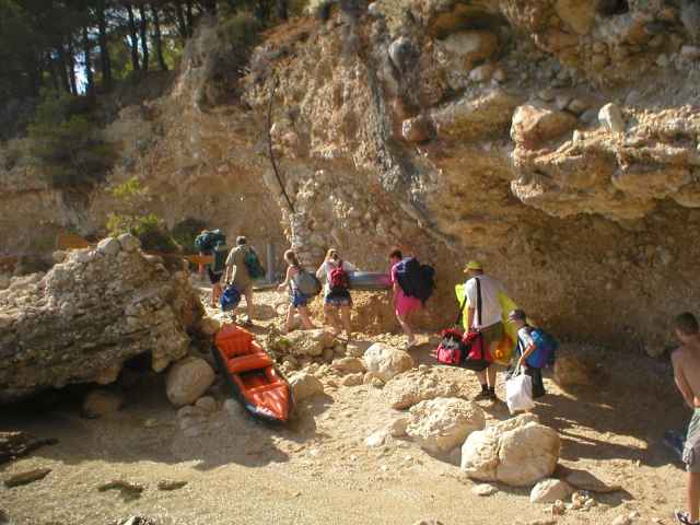 n�kte�� se rozhodli evakuovat na vlastn� p�st