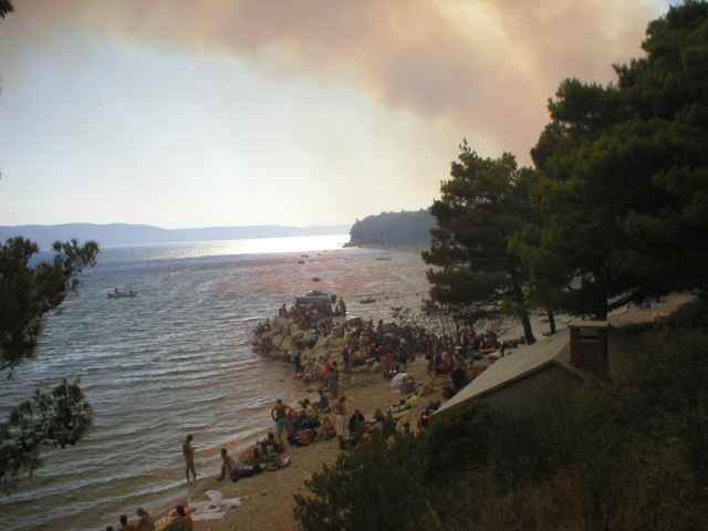 lid� shrom�d�n� na molu, kde byl od mo�e �ist�j�� vzduch