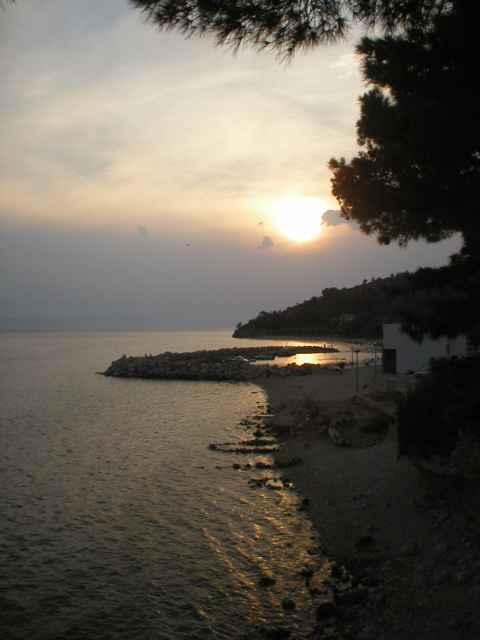 pohled na vesni�ku �ivogo��e Blato v zapadaj�c�m slunci