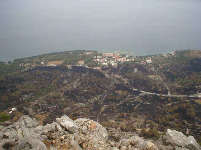 pohled na sp�leni�t� sm�rem k na�emu kempu