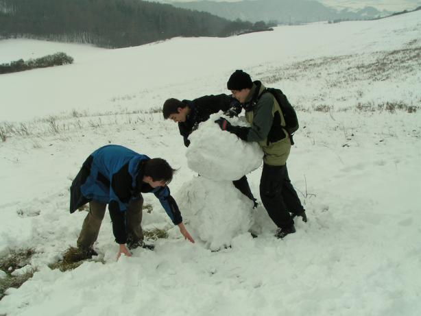 stavba z�klad� sn�hul�ka