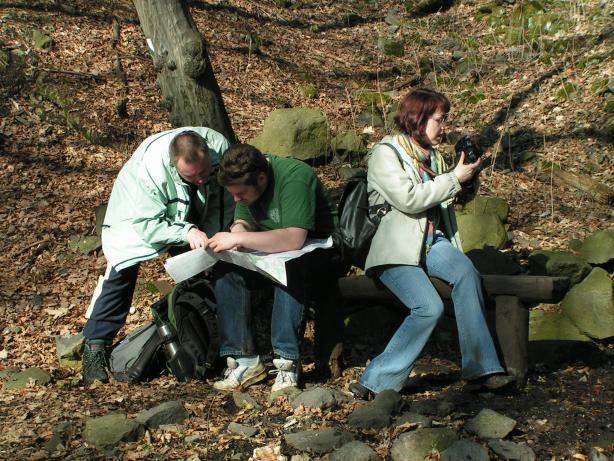 Vizi s AE35 nad mapou a fot�c� Lucka