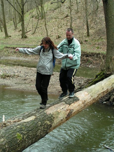 Vizi galantn� p�ev�d� Nichte p�es kl�dy nad potokem