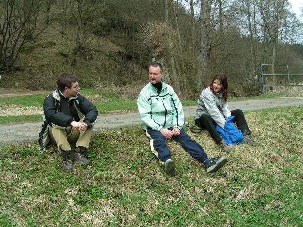 odpo�inek na b�ehu potoka